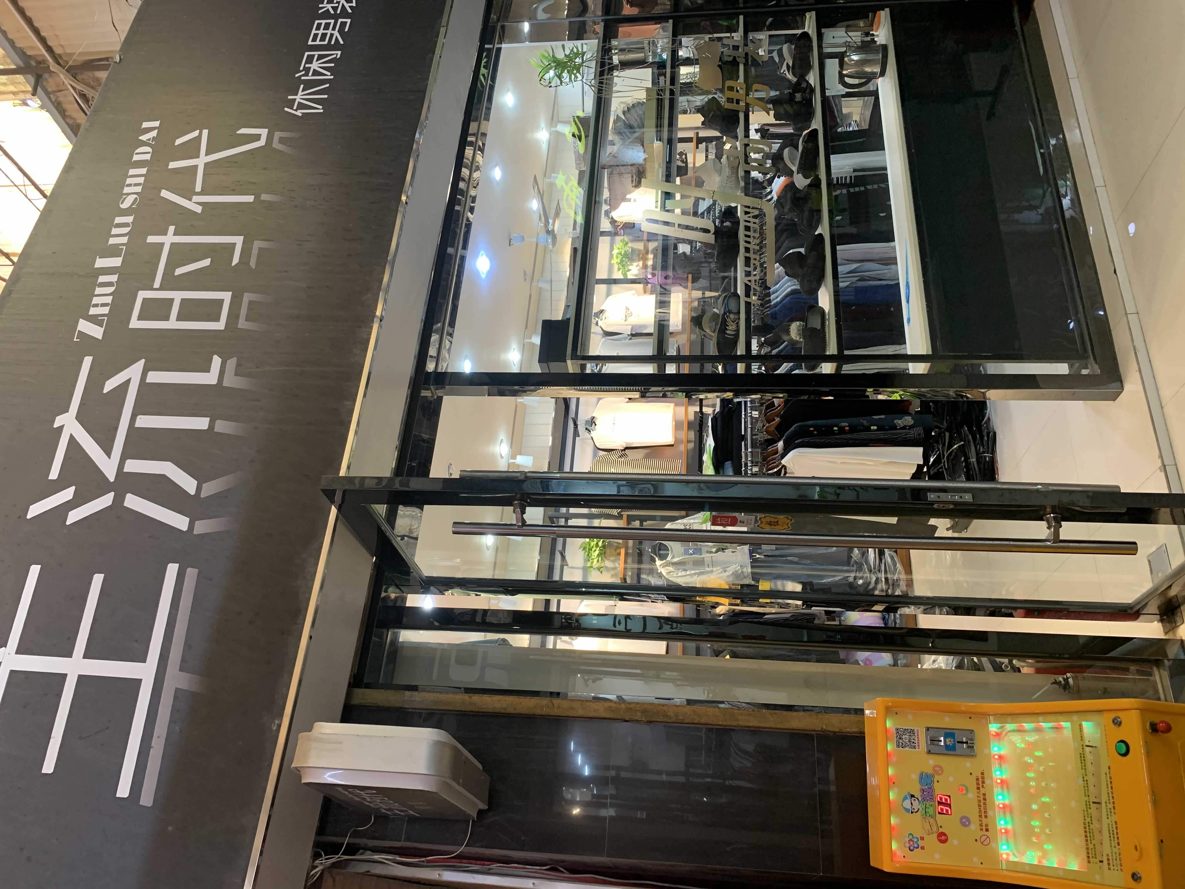 建湖县上冈镇李田力服装店的小店