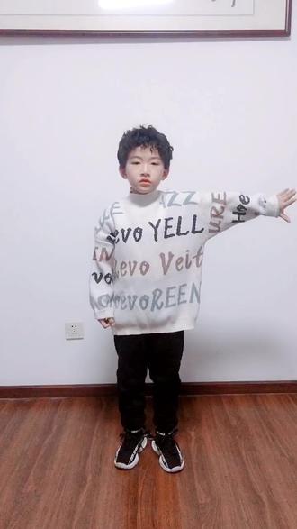 精选片段 共10s " 重播 播放 下个视频:第24集 | 这个#下山 手势舞够